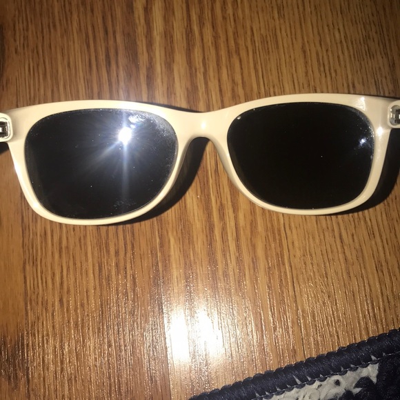 Rayban Wayfarer sunglasses! - Picture 2 of 3
